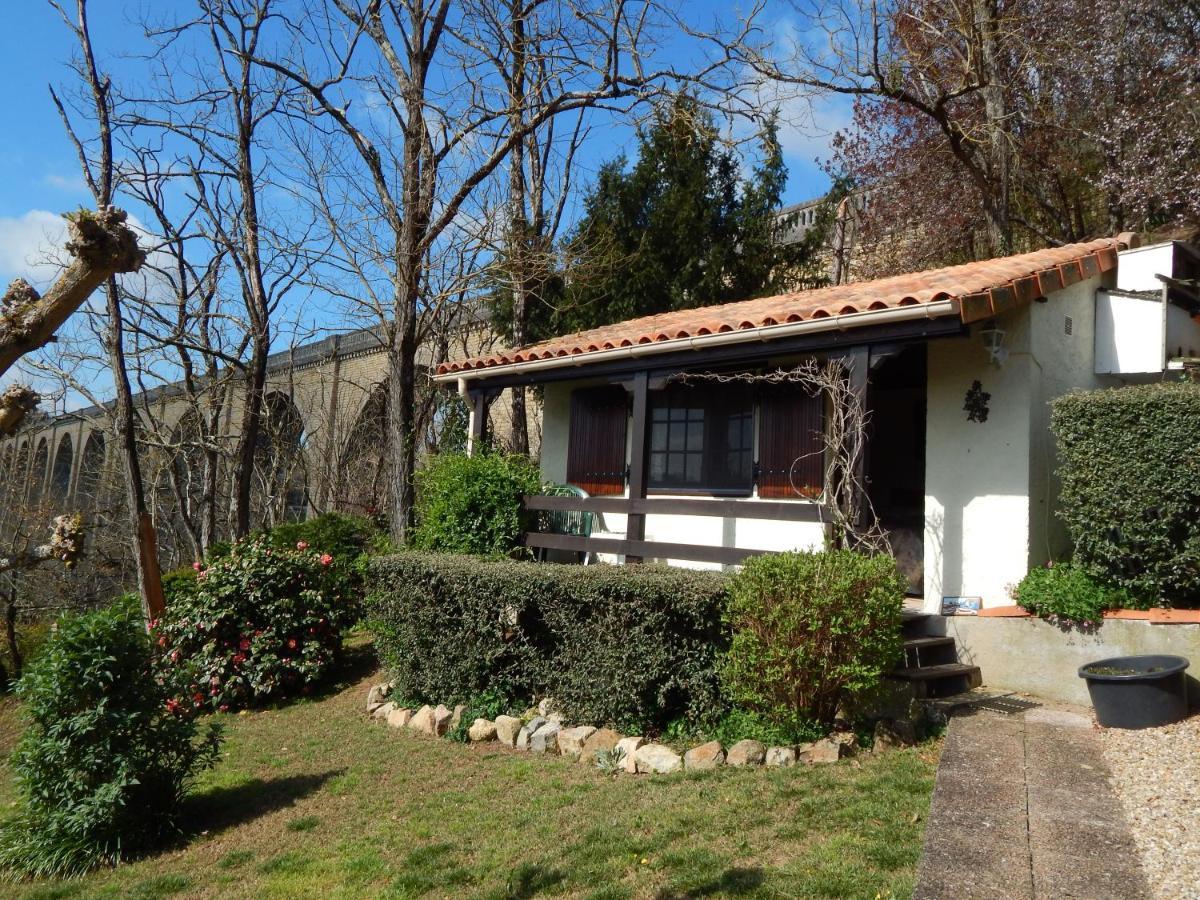 The Petite Chalet Chambre d'hôtes L'Isle-Jourdain  Exterior foto